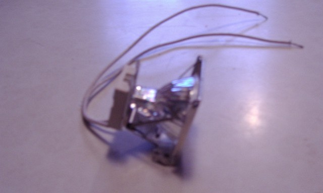 The socket assembly for an EYC Lamp